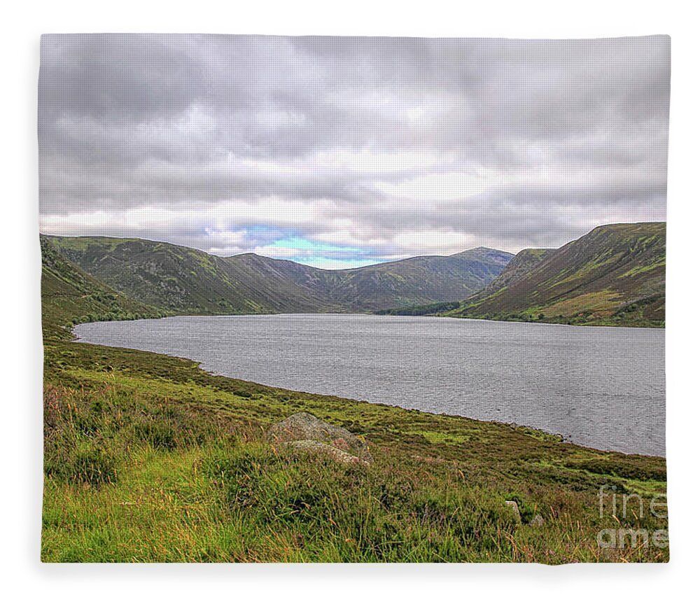 Loch muick in Scotland #1 buff.ly/4b8jzOH #finearts #WallArt #homedecor #art #AYearForArt #LoveArt #photography  buff.ly/3x5pkxY or By buff.ly/3i3uCm2 #lochmuick #scotland #beautiful #lake #landscape