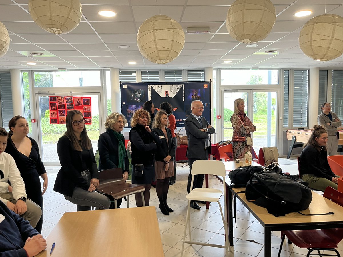 IEXacTlse's tweet photo. Les internats @actoulouse au cœur de l’innovation péda @cardie_tlse 
👏 aux 👩‍🎓👨‍🎓 et à leurs profs #engagement 

👉 comédie musicale @LyceeAnneVeaute 
👉 Théâtre impro vs #IA @LMC_Tarbes 
👉 Phil conducteur @JGallieni 
👉 Plongée et Equicoaching @LyceeSavignac 

@MostafaFourar https://t.co/LPQJjZx84J