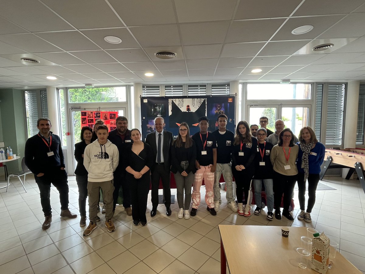 IEXacTlse's tweet photo. Les internats @actoulouse au cœur de l’innovation péda @cardie_tlse 
👏 aux 👩‍🎓👨‍🎓 et à leurs profs #engagement 

👉 comédie musicale @LyceeAnneVeaute 
👉 Théâtre impro vs #IA @LMC_Tarbes 
👉 Phil conducteur @JGallieni 
👉 Plongée et Equicoaching @LyceeSavignac 

@MostafaFourar https://t.co/LPQJjZx84J