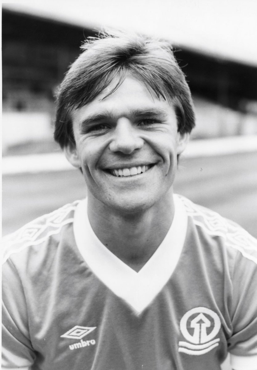 BFC_ExPlayers's tweet image. Happy 67th Birthday today to former Pool full-back &amp;amp; top fella .... Gordon Simmonite 

Hope you have a great day Gordon !
👍😀🎂⚽️🍊⛳️🏌️‍♂️

#HardAsNails
#LovedATackle 
#LovedPlayingForThePool
#LovesHisGolf