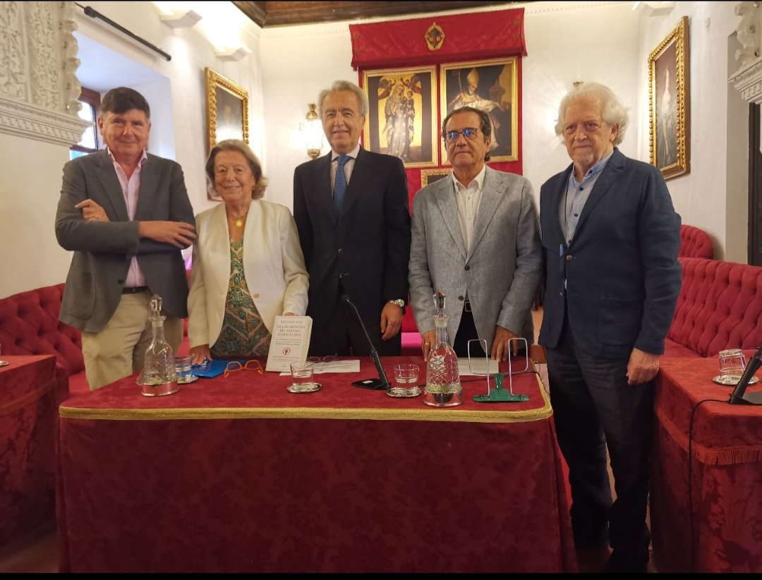 Ayer presentamos en Academia Sevillana de Buenas Letras, ubicada en el bellísimo Palacio de los Pinelo, libro @joseluisdevillar #ElOrigendelPartidoAndalucista, con #AlejandroRojasMarcos, #EnriquetaVilla y #PabloGutierrezAlviz Y antes, paseo por biblioteca y patios @almuzaralibros