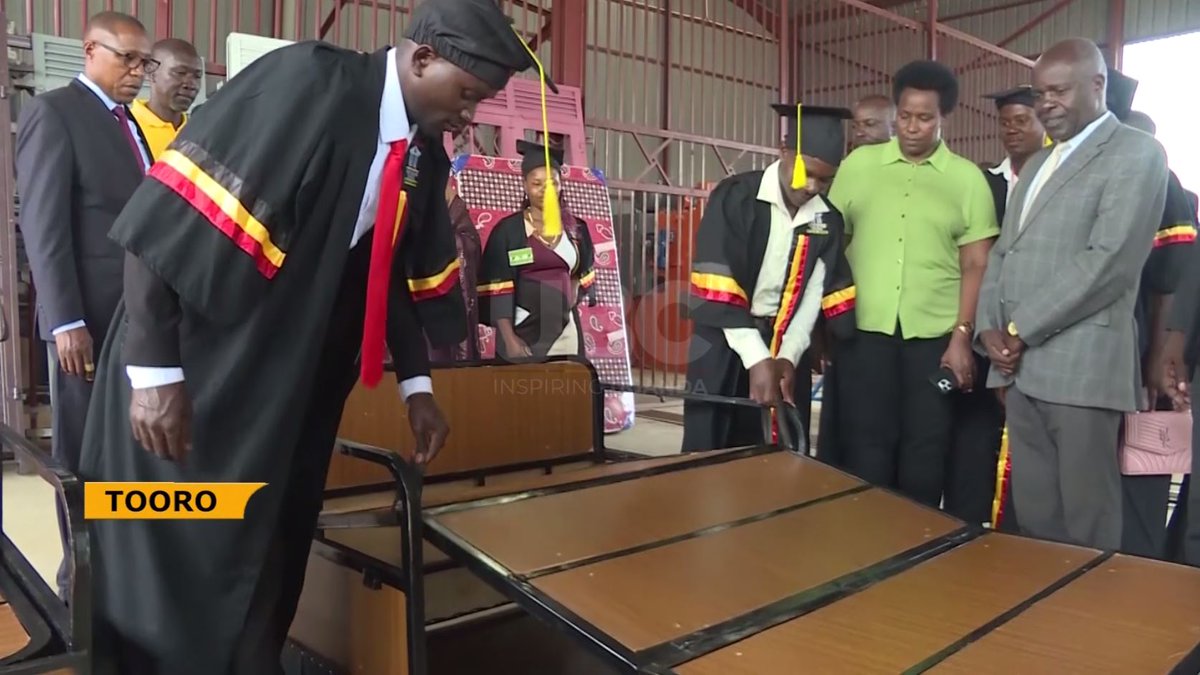 The Omukama of Tooro Kingdom, His Royal Highness, Oyo Nyimba Kabamba Iguru Rukidi IV has hailed President Museveni for skilling the youths with employable vocational skills. Link: youtu.be/d5n4YddD5fs #UBCNews | #UBCUpdates