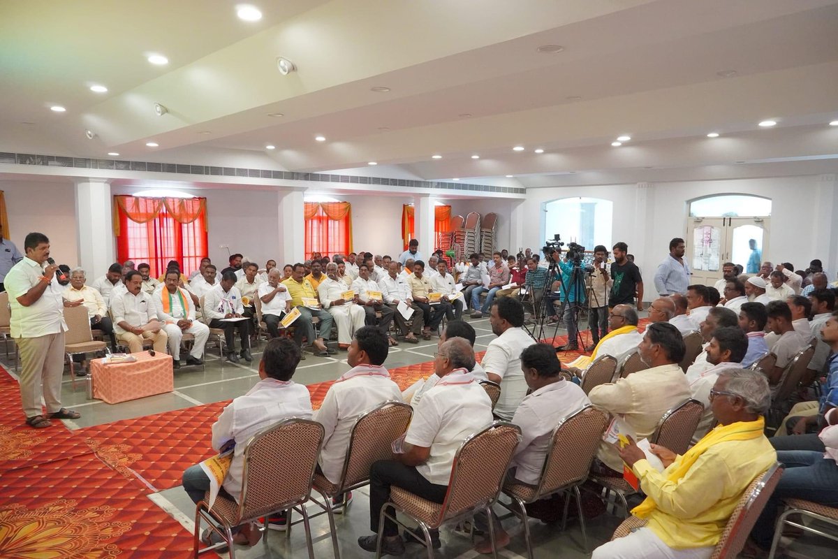 DhulipallaNk's tweet image. 2014-19 మధ్య పొన్నూరు ప్రగతిపై
ఇదే నా ఛాలెంజ్

నేను అభివృద్ధి గురించి ఎక్కడైనా, ఎప్పుడైనా చెప్పగలిగే ధైర్యం నాకు ఉంది. గత 5 ఏళ్లలో దోచుకోవడమే పనిగా పెట్టుకున్న అధికార పార్టీకి ఏం చేశామో  చెప్పగలిగే దమ్ముందా..??
#PonnurPragatiChallenge
#PonnurDevelopment
#JaganFailedCM
#ponnur