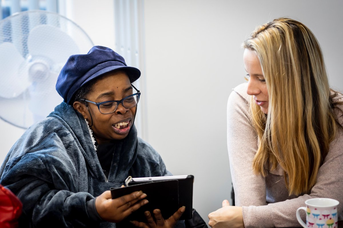 We've got 2 new, super helpful learning formats on the #DigitalChampions Network. 'Skills Boost' to supplement core skills (first one on unconscious bias). A 'Hub' that pulls together our resources - first one helping someone with a #LearningDisability digitalunite.com/news-and-views…