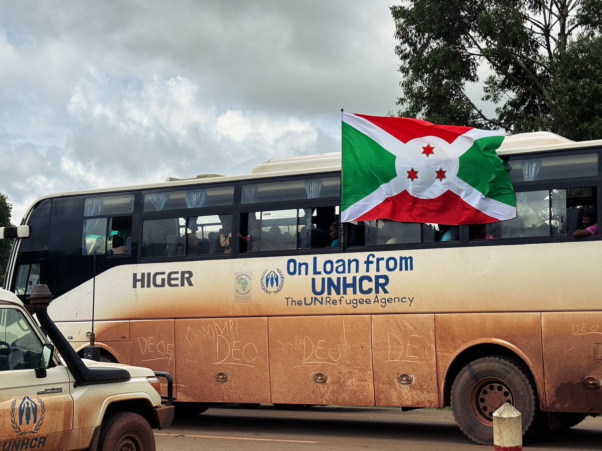 This week, 238 Burundians made an informed decision to voluntarily return home. 🏡

Thanks to the Governments of Tanzania and Burundi, UNHCR, and partners for facilitating repatriation and ensuring that returns take place in a safe and dignified manner.

#WithRefugees