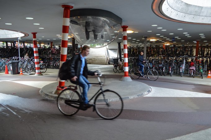 When a bicycle journey ends, the most desirable situation is leaving your bike in a safe place. In the Netherlands, most of the train stations, which are the final destination of a growing number of bike journeys, offer free indoor parking facilities. fietsberaad.nl/getmedia/16ed5…