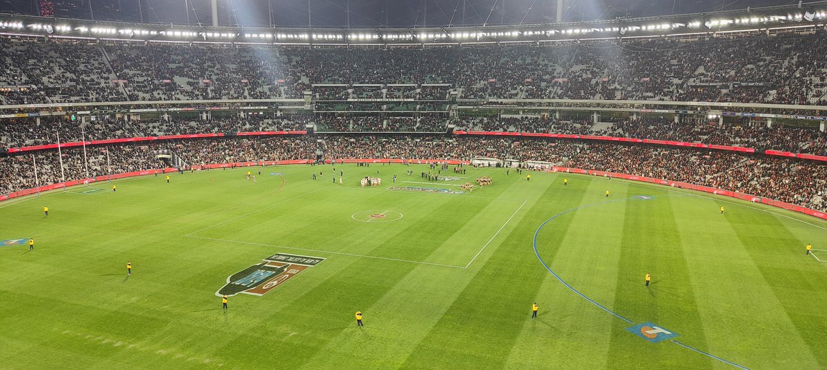 Well this is all a bit weird! #AFLDonsPies
