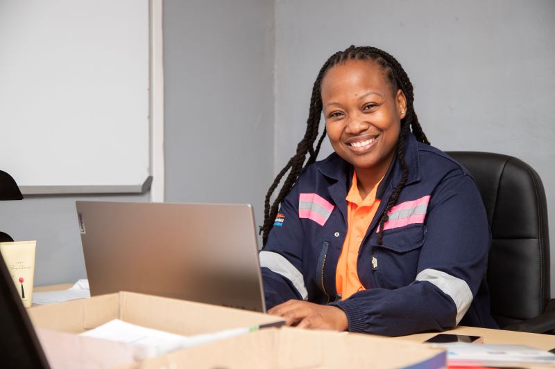 Lindiwe’s calm demeanor well matched with HR role. Get the story in #TheMaroonPost edition 013: miningreview.com/coal/lindiwes-… #khanyecolliery @canyoncoal