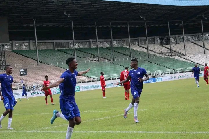 9jaPlayersNews's tweet photo. NIGERIA TALENT TO WATCH
ALEX Oyowah ๐ณ๐ฌ
Age: 20
Height: 188cm
Club: @RiversUnitedFC
Position: AM/RW/CM
Player role: Explosive Playmaker
Strengths: Aerial Duel, pace, technique, ball-driving, creativity.
Foot: Right
Similar Player: Jude Bellingham
Potential: 8/10
@FTalentScout ๐ https://t.co/FcpBDdBD2l