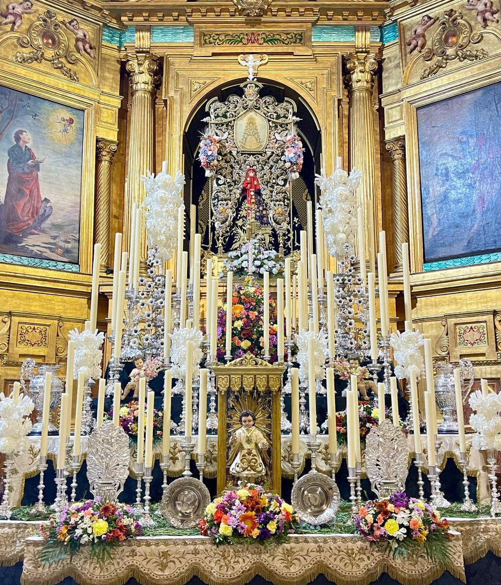 𝕋ℝ𝕀𝔻𝕌𝕆 ᴘʀɪᴍᴇʀ ᴅɪ́ᴀ Así amanece nuestro bendito Simpecado en el altar de cultos preparado por nuestro equipo de Priostía para el Triduo en honor a nuestra bendita Titular, Nuestra Señora del Rocío, que hoy se inicia en la Parroquia de Los Dolores