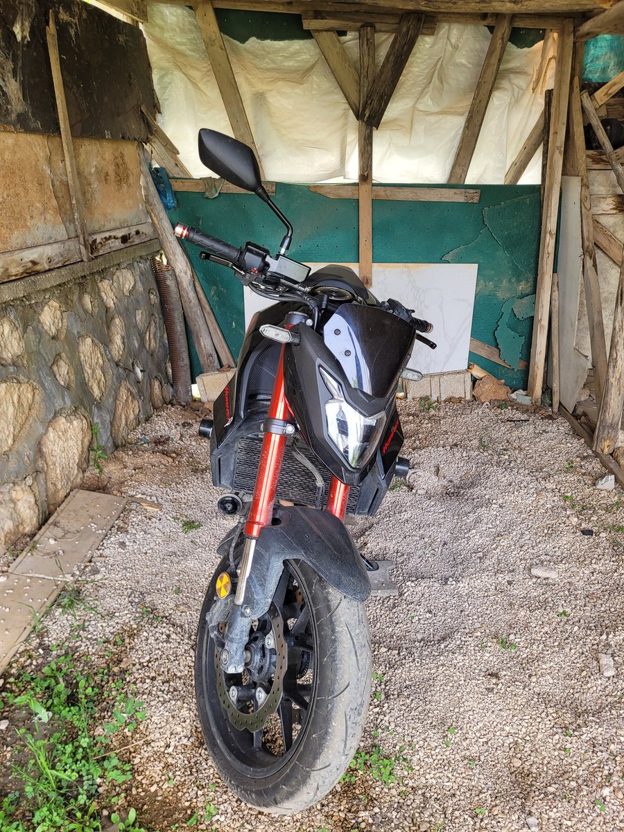 torakirunin's tweet photo. @HondaMotorTR Hala yatıyor 435 bin liste fiyatı olan motor. Küçük bir ayna parçası yüzünden parça elektronik bile değil 43. gün. https://t.co/4JSuA9ZHia