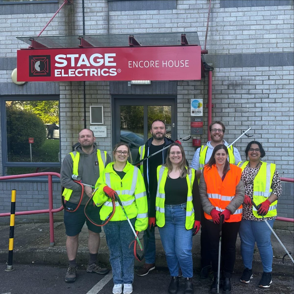 stage_electrics's tweet photo. Making a difference, one step at a time!

Yesterday, our amazing team members came together for a community litter pick around our Bristol office.

#StageElectrics #wemakeperformancepossible #CommunityCleanup #Teamwork 📷📷 https://t.co/F0xYPXhB6p