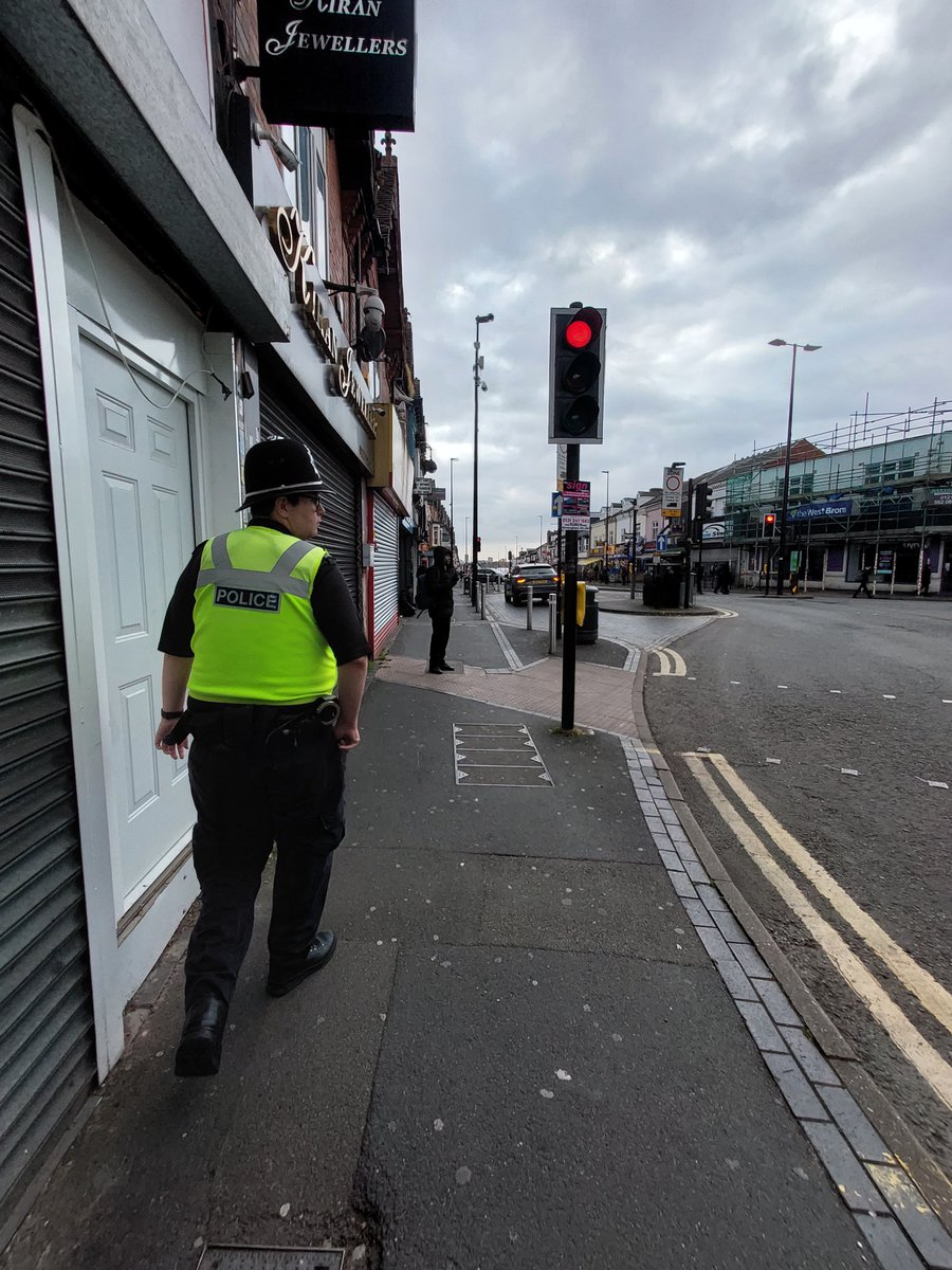 On patrols in Capehill Smethwick #OpAdvance engaging with local businesses and community @SandwellPolice @WMPolice @sandwellcouncil