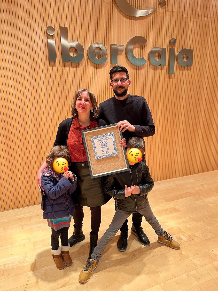 Bea y Victor, de librería  @el_armadillo de Zaragoza, recogieron el Premio Búho 2024, que entrega la Asociación de Amigos del Libro, por “entusiasta actividad de difusión del libro de ilustración”. 

#libreríasZGZ #ZaragozaLee @LibreriasCEGAL