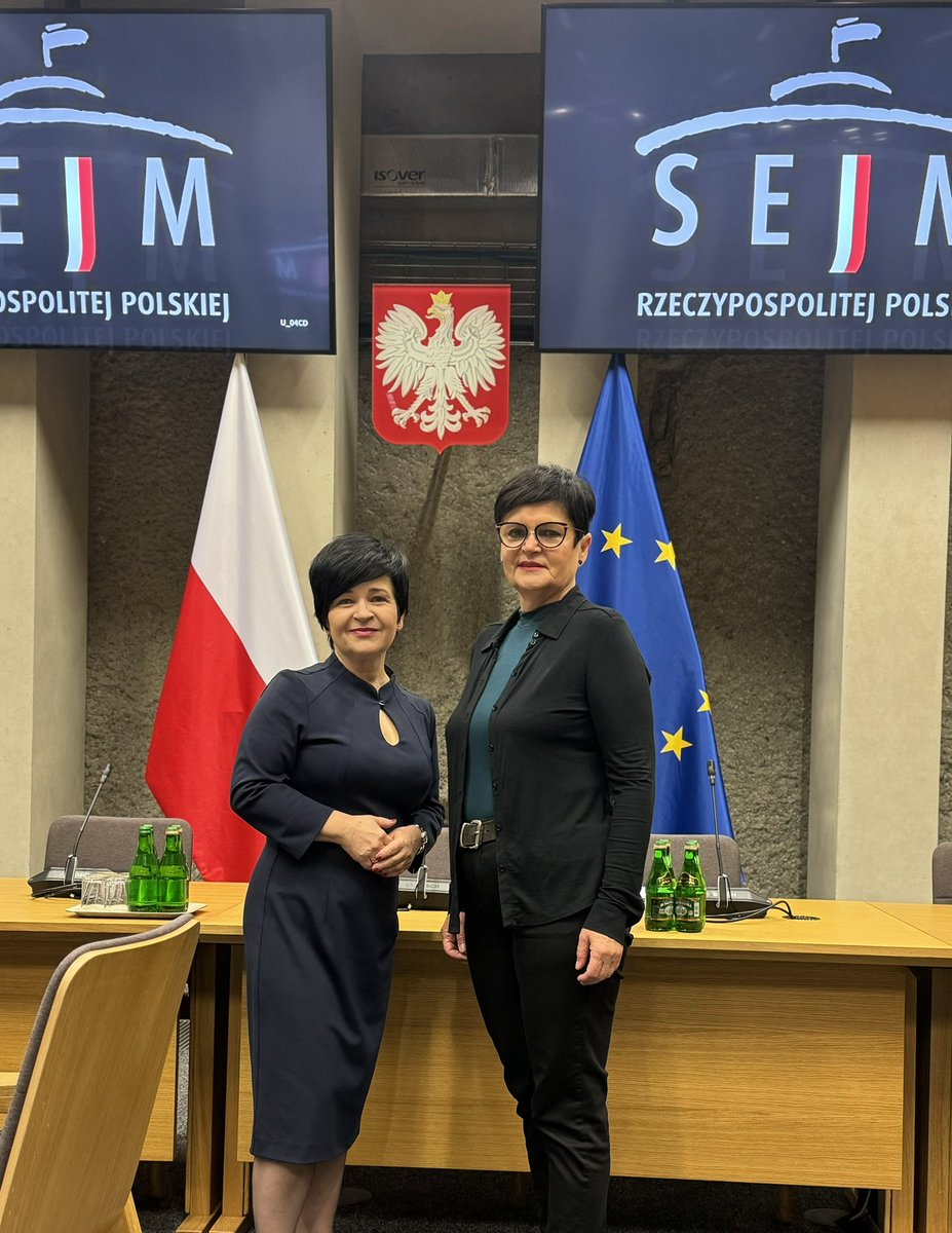 BorowiakJoanna's tweet photo. 🙂 Znów razem z poseł @BurzynskaLidia w #KomisjaPolitykiSenioralnej. Dziękuję za dołączenie do Komisji 🤝 Dziś rozpatrujemy informację na temat Programu #SeniorPlus. #PracujęDlaWas #Seniorzy #Wsparcie 🧓🏻👨🏻‍🦳 https://t.co/uynp3GCX31