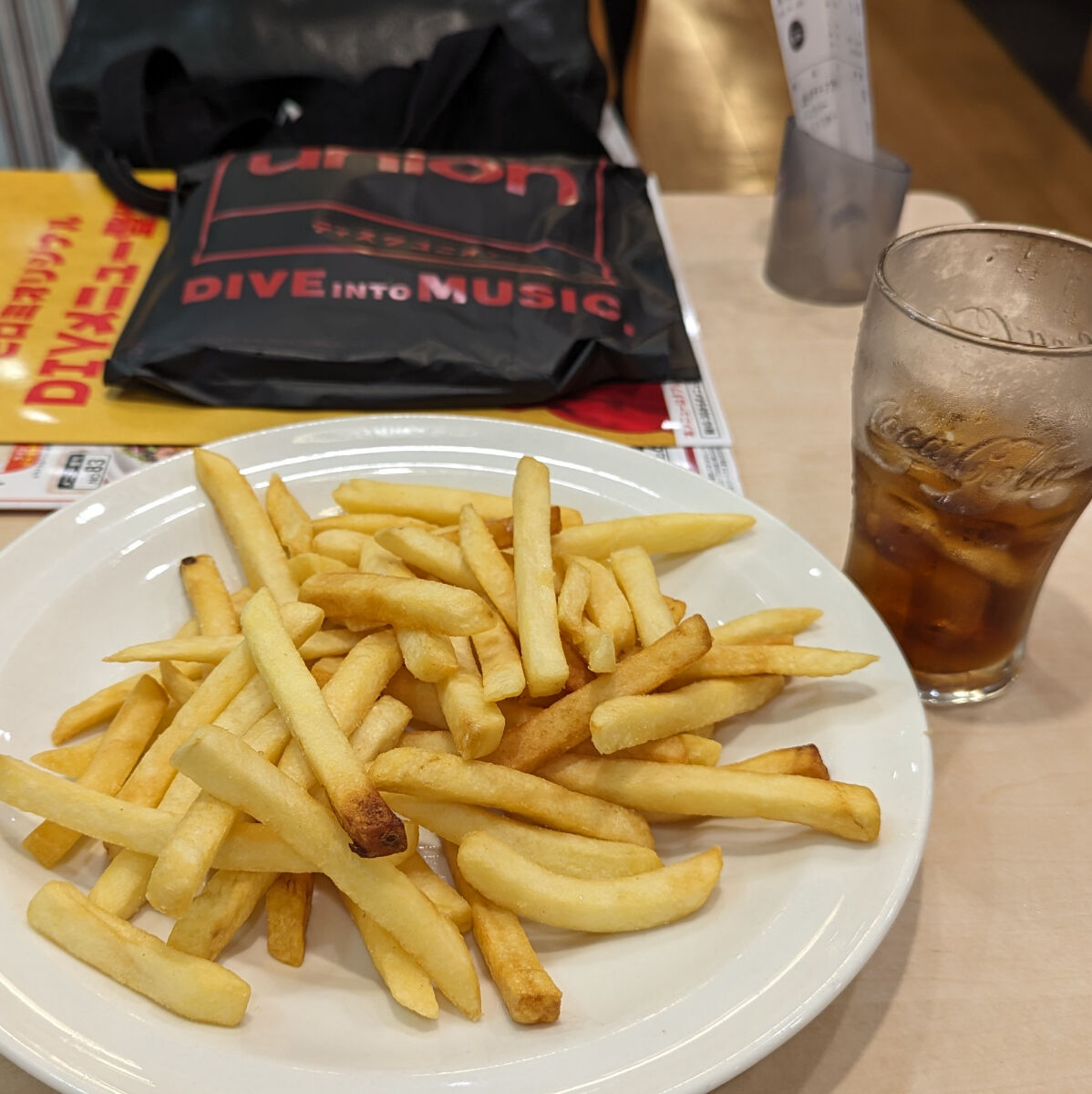 (本日の私)早朝に経理→シャワー浴びて新宿へ→来日中のSGBCファミリー：oooby氏とランチ(もうやんカレー)→一緒にディスクユニオン巡り(RYDHOLM/SAFSUND新譜とP・ウルフ中古購入)→100均で消耗品購入→ポテ活(←今ココ！)
oooby氏、NEKOMESHI(222)アルバムご購入ありがとうございました…また週末に！