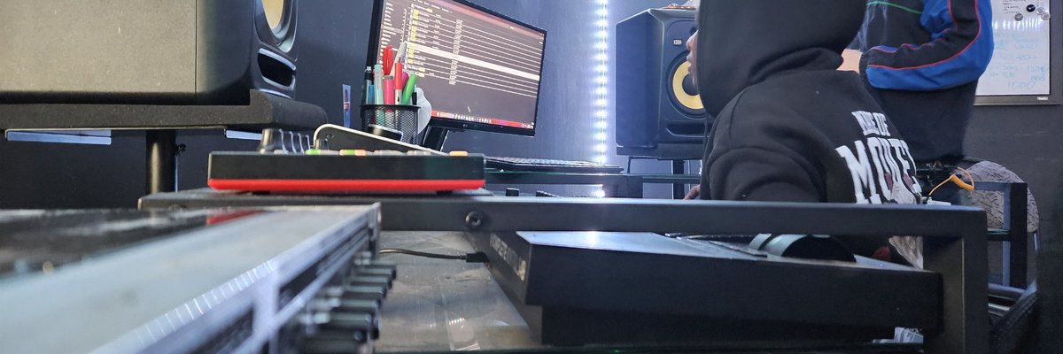 Block100Studio's tweet image. We're back! Apologies for the radio silence – we had a little technical hiccup with our Twitter account, but we're back on track now! The music never stopped flowing at @Block100Studio and we're excited to reconnect with all of you. 
#BackOnline #MusicNeverStops