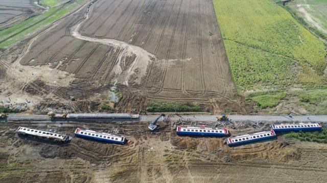 SON DAKİKA | 2018'de meydana gelen Çorlu tren kazası davasında dönemin TCDD Bölge Müdürü Nihat Aslan'a 15 yıl, bölge bakım müdürü Mümin Karasu'ya 17,5 yıl hapis cezası verildi.