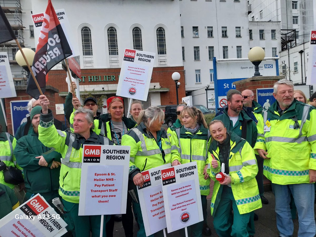 #AmbulanceStrike 

Yesterday our branch treasurer represented the branch on the picket line at St Helier hospital 

Well done to @HelenNhs @GMBSouthern for a great turn out yesterday