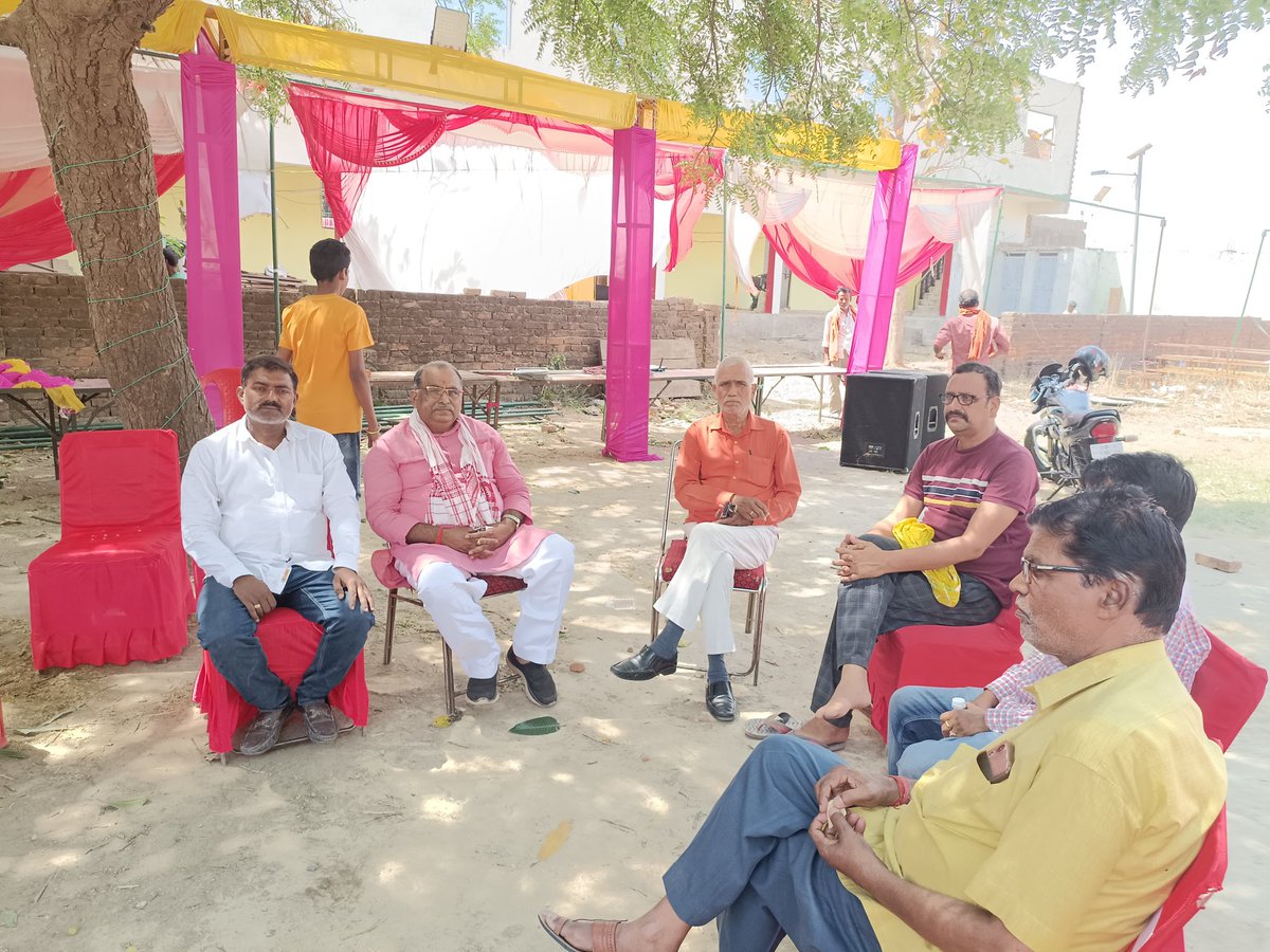 spmtdeoria's tweet photo. देवरिया के अमेठी, वार्ड नं:7 में श्री जगदीश त्रिपाठी जी की सुपुत्री के शुभ विवाह में सम्मिलित होकर अपनी शुभकामनाएं दिया। https://t.co/VrV8mHSpl8
