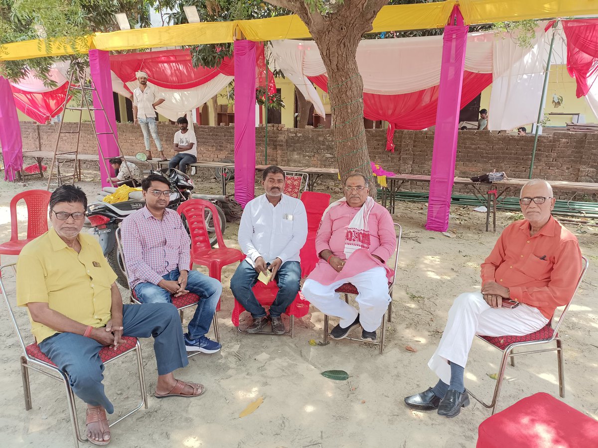 spmtdeoria's tweet photo. देवरिया के अमेठी, वार्ड नं:7 में श्री जगदीश त्रिपाठी जी की सुपुत्री के शुभ विवाह में सम्मिलित होकर अपनी शुभकामनाएं दिया। https://t.co/VrV8mHSpl8