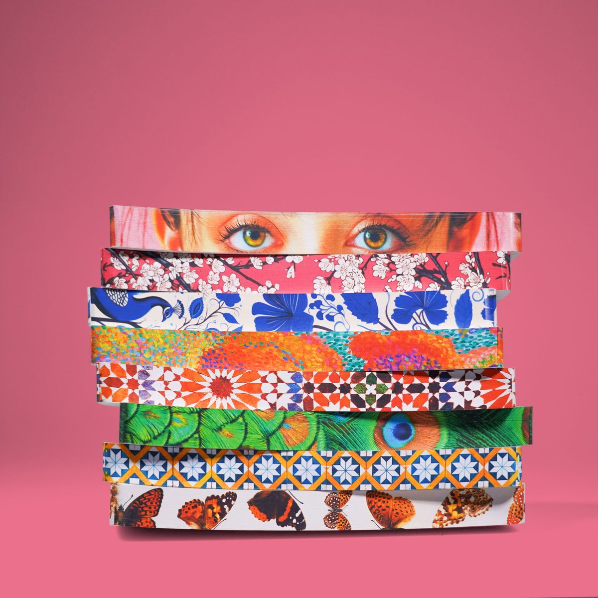 drukarnia_Totem's tweet image. 🔴 Good morning Thursday! Check out our new edge printing machine—now the sky&apos;s the limit! Print anything from geometric patterns to sophisticated graphics on book edges, with both straight &amp;amp; rounded corners. See our stunning proposals 📚 and stand out! #bookedgeprinting #books