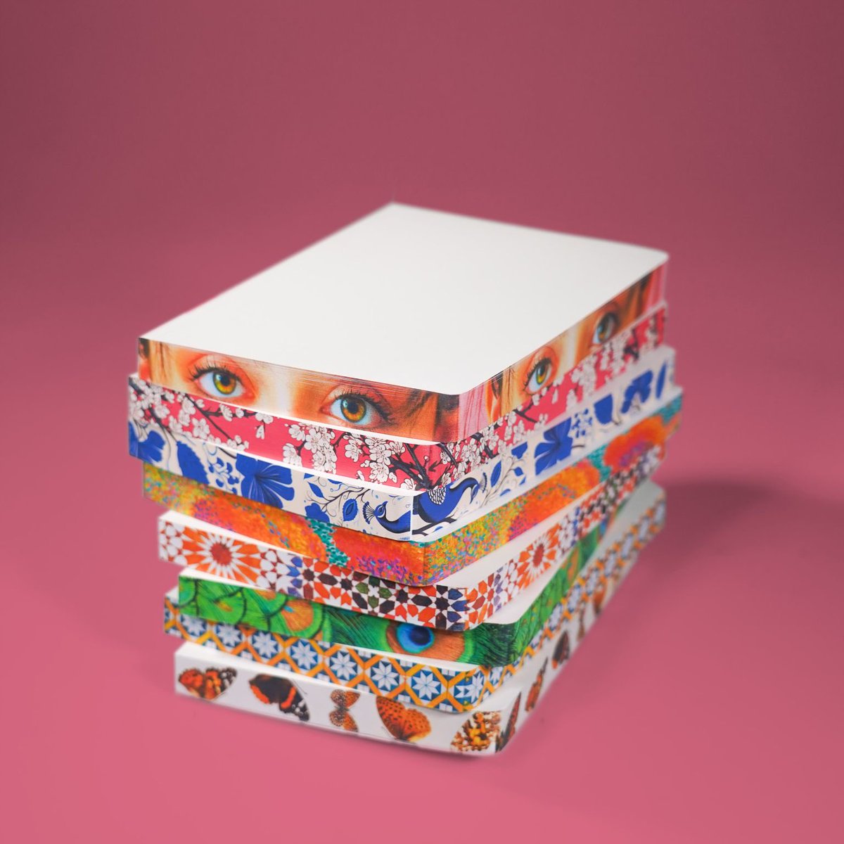 drukarnia_Totem's tweet image. 🔴 Good morning Thursday! Check out our new edge printing machine—now the sky&apos;s the limit! Print anything from geometric patterns to sophisticated graphics on book edges, with both straight &amp;amp; rounded corners. See our stunning proposals 📚 and stand out! #bookedgeprinting #books