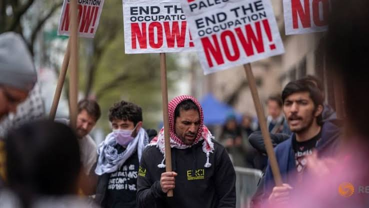 ABD’de Filistin protestoları büyüyor! ABD'de Columbia Üniversitesi’nde başladıktan sonra New York Üniversitesi, Yale, Stanford, MIT gibi ülkenin farklı eyaletlerindeki birçok üniversiteye yayılan ve polisin şiddetli müdahalesine rağmen bastırılamayan Gazze eylemleri sürüyor.