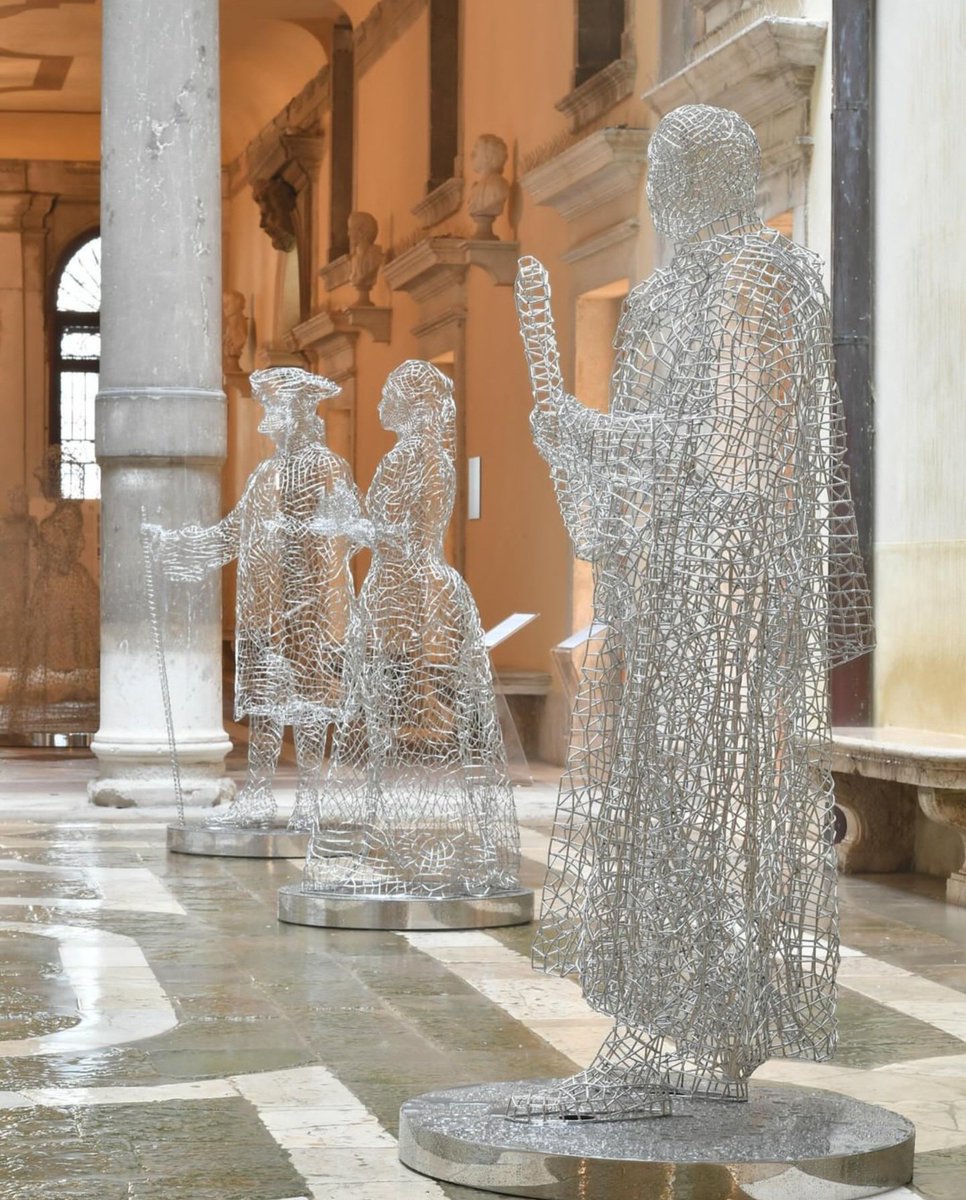 Una bella Mostra da vedere a Ca' Rezzonico...se siete a Venezia...di Lorenzo Quinn 🤩🤩🤩