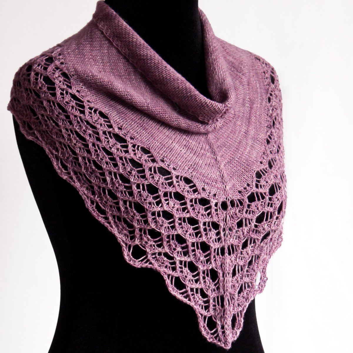 Today's #TBThursday is Harpi. It features a stockinette body with a gorgeous wide lace border. Somewhere between a small shawl and a cowl, a cowlette is really easy to wear and quick to knit!⁠ 

lizcorke.com/product/harpi/

#TheFibreFoxYarns #HarpiCowlette #LizCorkeKnits #Knitting