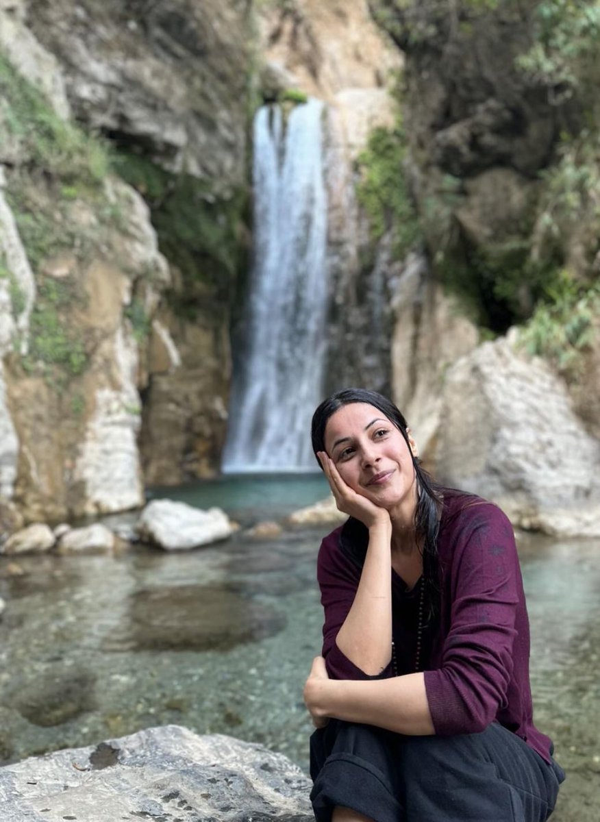 #SHEHNAAZGILL + WATERFALL = ❤️ Love her vibe 🌟 @ShehnaazPure @TarunNaaz @Shehnaaz_Love10 @OfficialPakFc @shehnaazgiggles @shehnaazfcCA #shehnaazgillfans #Shehnaazians #ShehnaazKaurGill