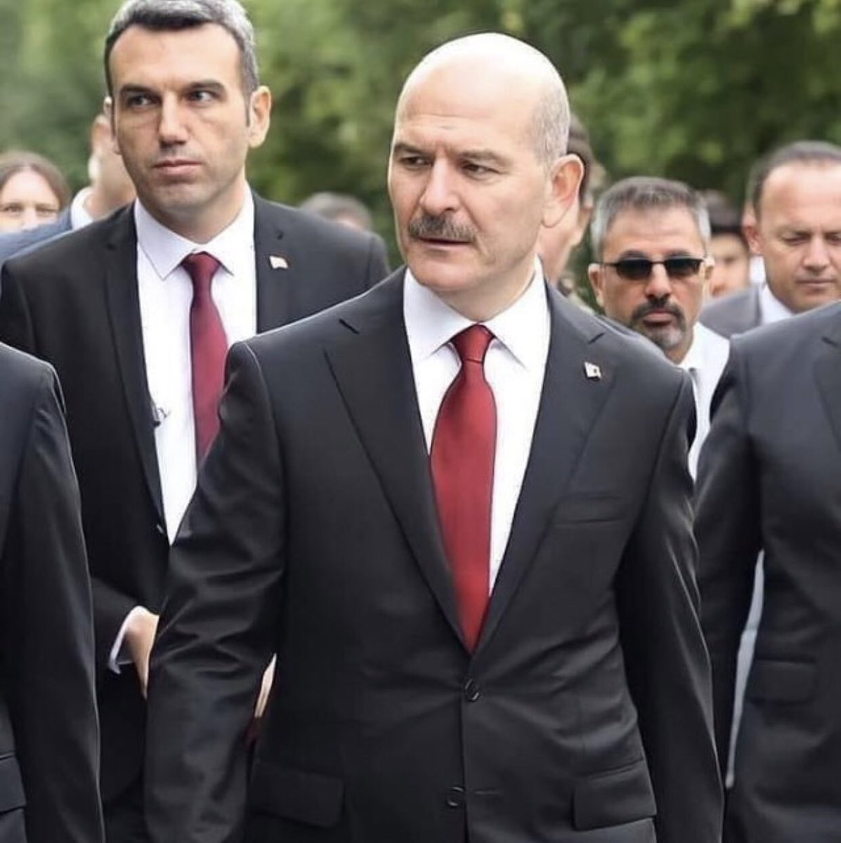 Süleyman Soylu: Recep Tayyip Erdoğan'ı yüzyılın lideri olarak görüyorum. Onunla çalışırken size düşen sorumluluk, taşın ardına saklanmak değil, gövdenizle olaylarla karşı karşıya kalmaktır.