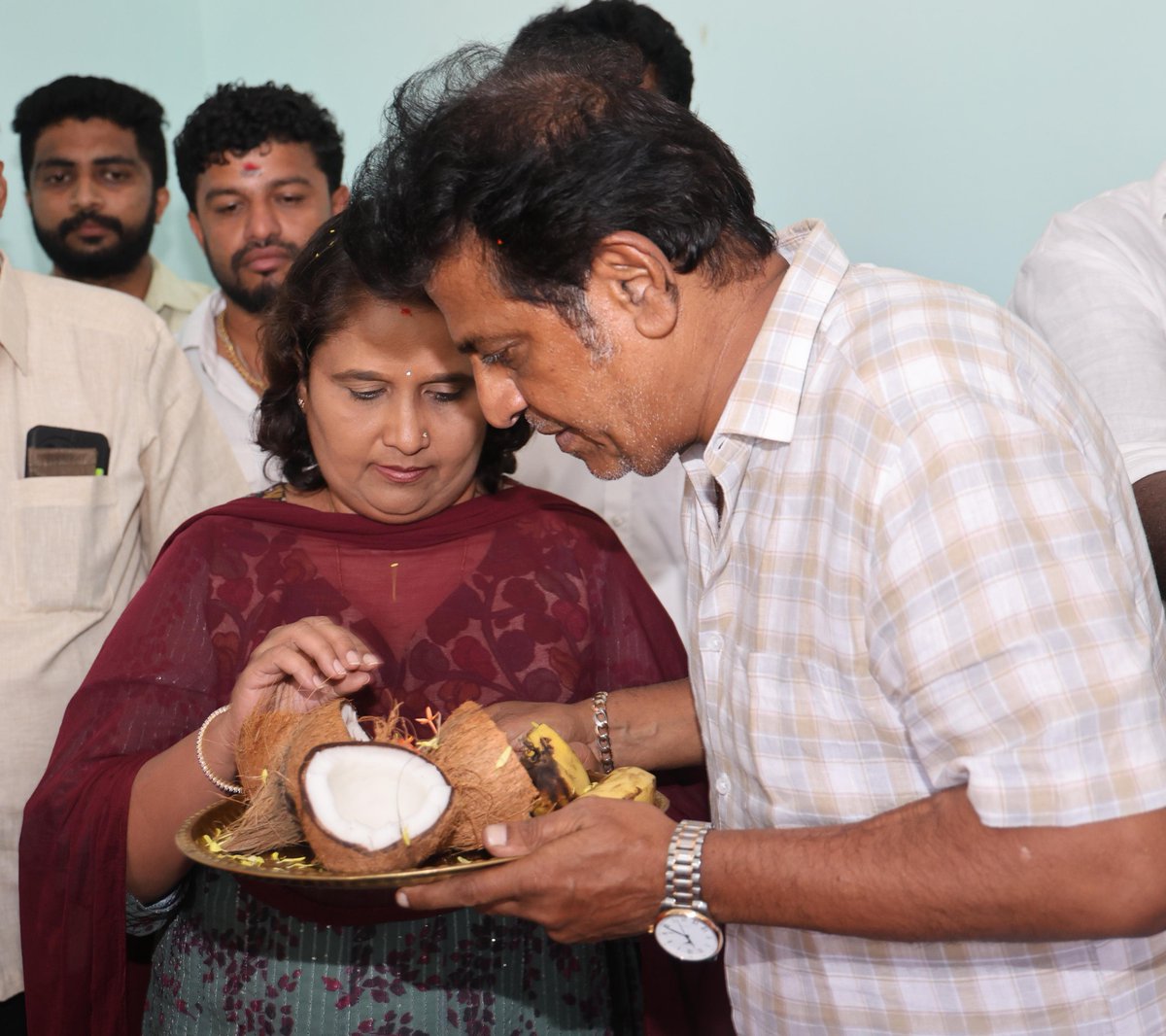 Geetha_Shivann's tweet photo. ತೀರ್ಥಹಳ್ಳಿ ತಾಲ್ಲೂಕಿನ ಗರ್ತಿಕೆರೆ ಸಮೀಪದ ನಾರಾಯಣಗುರು ಮಹಾಸಂಸ್ಥಾನ (ರಿ.) ನಿಟ್ಟೂರು  ಮಠಕ್ಕೆ ಭೇಟಿ ನೀಡಿ ಪರಮಪೂಜ್ಯ ಶ್ರೀಶ್ರೀಶ್ರೀ ರೇಣುಕಾನಂದ ಮಹಾಸ್ವಾಮಿಗಳ ದರ್ಶನಾಶೀರ್ವಾದ ಪಡೆದೆನು..
#ParliamentElection2024 #LokSabhaElections2024 #MadhuBangarappa #MemberOfParliament #shivamogga #shivarajkumar https://t.co/zzRqIzTtP4