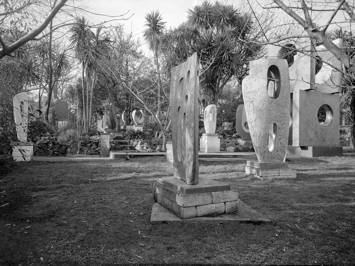 #ThursdayThrowback #FromTheArchives Trewyn Studio, now the Barbara Hepworth Sculpture Garden, in 1968 Visit the Barbara Hepworth Museum and Sculpture Garden and see how it looks today 💚 Barbara Hepworth © Bowness