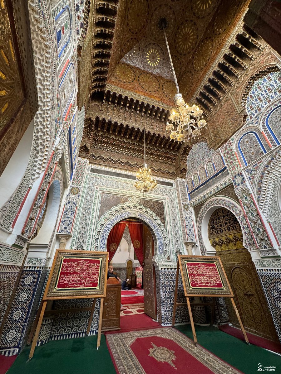 🇲🇦 Capital cultural y espiritual de Marruecos, la riqueza histórica de Fez es inabarcable. Árabes del al-Ándalus y de Túnez que huían de las revueltas, hicieron de Fez su hogar, siglos más tarde lo harían los judíos sefardíes expulsados por los Reyes Católicos. Fez, ¡qué joya! ❤️