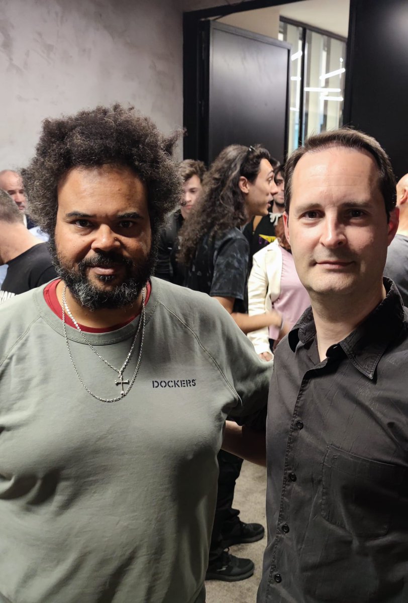 Yesterday in Madrid I attended the presentation by @Avid of the new @AvidProTools Studio software.

There I met the great @carlosjean, who needs no introduction.

Thinking of ideas to 'attract him to the dark side of Celtic Music...'... 😜