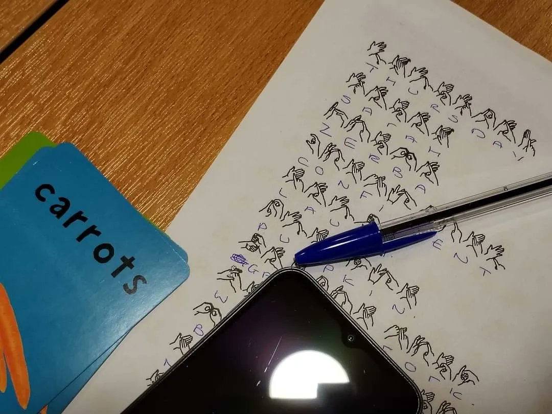 We were treated to an interactive #BSL lesson on Monday with Deaf tutor, Gary.

Loads of new vocabulary fun games to back up the learning.

Thanks to @TNLComFund Walsall Business Support for funding these sessions.

#britishsignlanguage #BSL #communityengagement