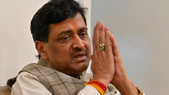 #BJP MP #AshokChavan says there won't be any changes to Constitution

hindustantimes.com/india-news/bjp…