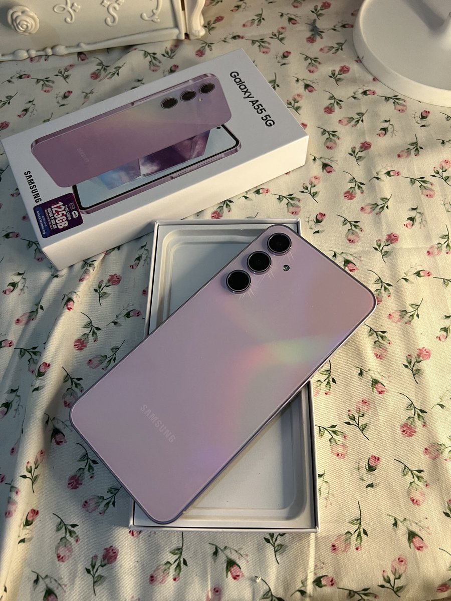 aadrrrrrrr's tweet photo. Kebetulan lagi mau ganti hp. Gara-gara liat sender menfess katanya batrei nya awet terus hasil fotonya juga bagus.🔥 akhirnya gw beli.😌

Samsung A55 memang cakep sih. Hasil kameranya oke, videonya stabil meski saat perpindahan lensa masih terasa kasar.👊🏻 https://t.co/AcMnJDCz8G