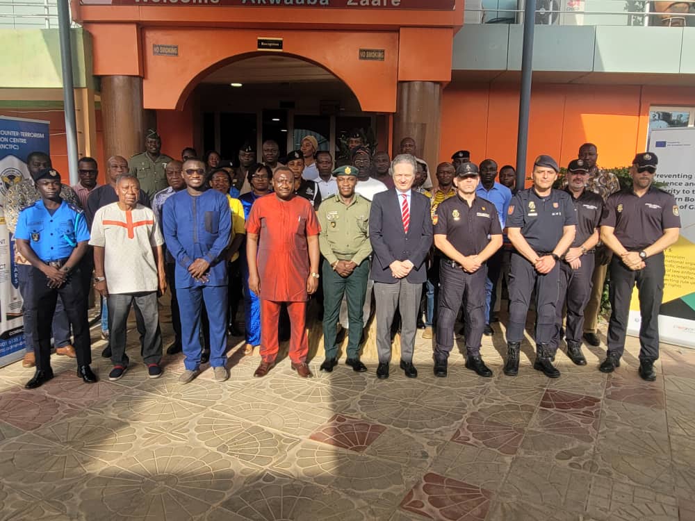 EmbEspGhana's tweet photo. The Ambassador of Spain accompanied by the Interior Attaché visited the EU #NOPREVSEC project in Bolgatanga, where the Spanish @policia is providing capacity building against violent extremism in northern Ghana

@EuropeInGhana @FIIAPP @Casaafrica https://t.co/NzYsS2lIrO