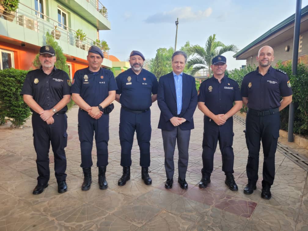 EmbEspGhana's tweet photo. The Ambassador of Spain accompanied by the Interior Attaché visited the EU #NOPREVSEC project in Bolgatanga, where the Spanish @policia is providing capacity building against violent extremism in northern Ghana

@EuropeInGhana @FIIAPP @Casaafrica https://t.co/NzYsS2lIrO