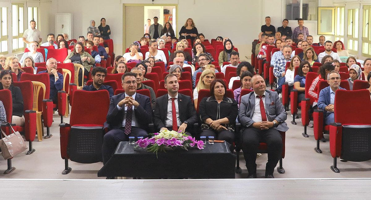 karaburungovtr's tweet photo. İYTE REKTÖRÜ PROF.DR. YUSUF BARAN, KAYMAKAMIMIZ MUSTAFA ÖZBAY’ I MAKAMINDA ZİYARET ETTİ VE İLÇEMİZDE GÖREVLİ ÖĞRETMENLERİMİZLE SÖYLEŞİDE BULUNDU.

https://t.co/X4IWXf7lbO https://t.co/6uA252ML0B
