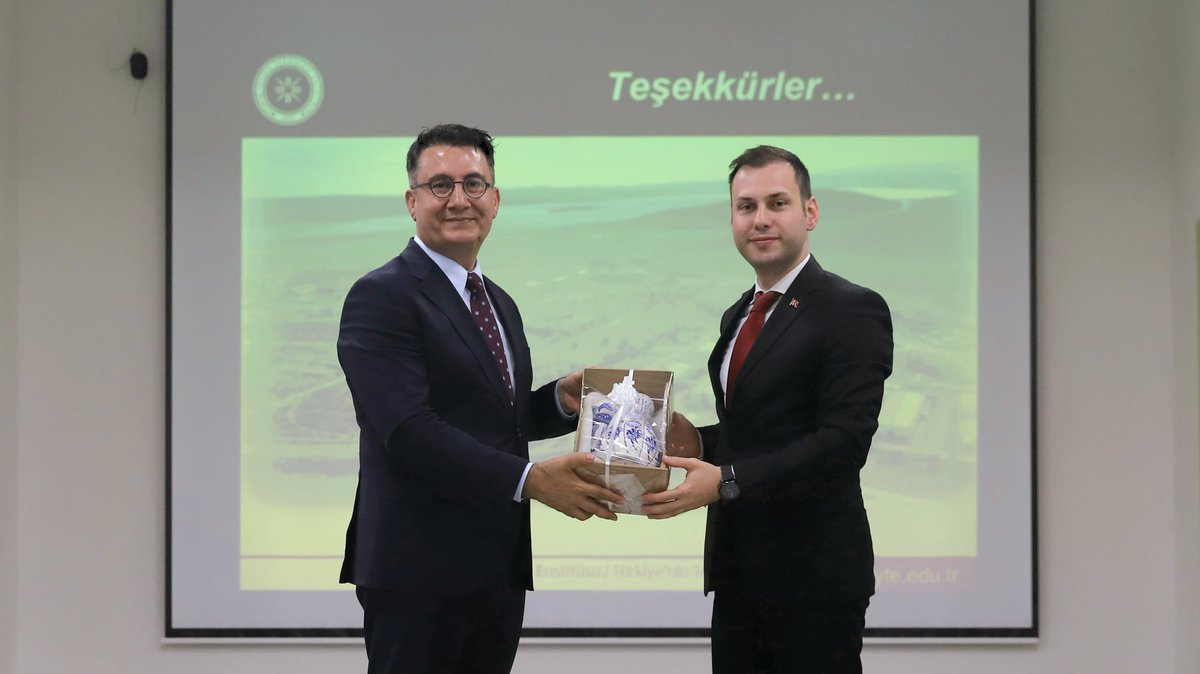 İYTE REKTÖRÜ PROF.DR. YUSUF BARAN, KAYMAKAMIMIZ MUSTAFA ÖZBAY’ I MAKAMINDA ZİYARET ETTİ VE İLÇEMİZDE GÖREVLİ ÖĞRETMENLERİMİZLE SÖYLEŞİDE BULUNDU.

facebook.com/share/p/MvWGmK…