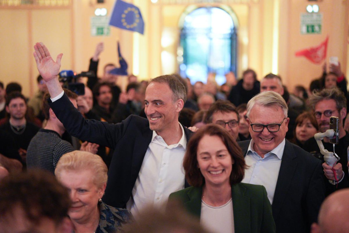 Hier, nous étions à Strasbourg, aux côtés de @rglucks1, @NicolasSchmitEU, @katarinabarley et @CatTrautmann ! Merci pour cet accueil formidable ! Ensemble, nous allons Réveiller l’Europe ! (📸 1/3)