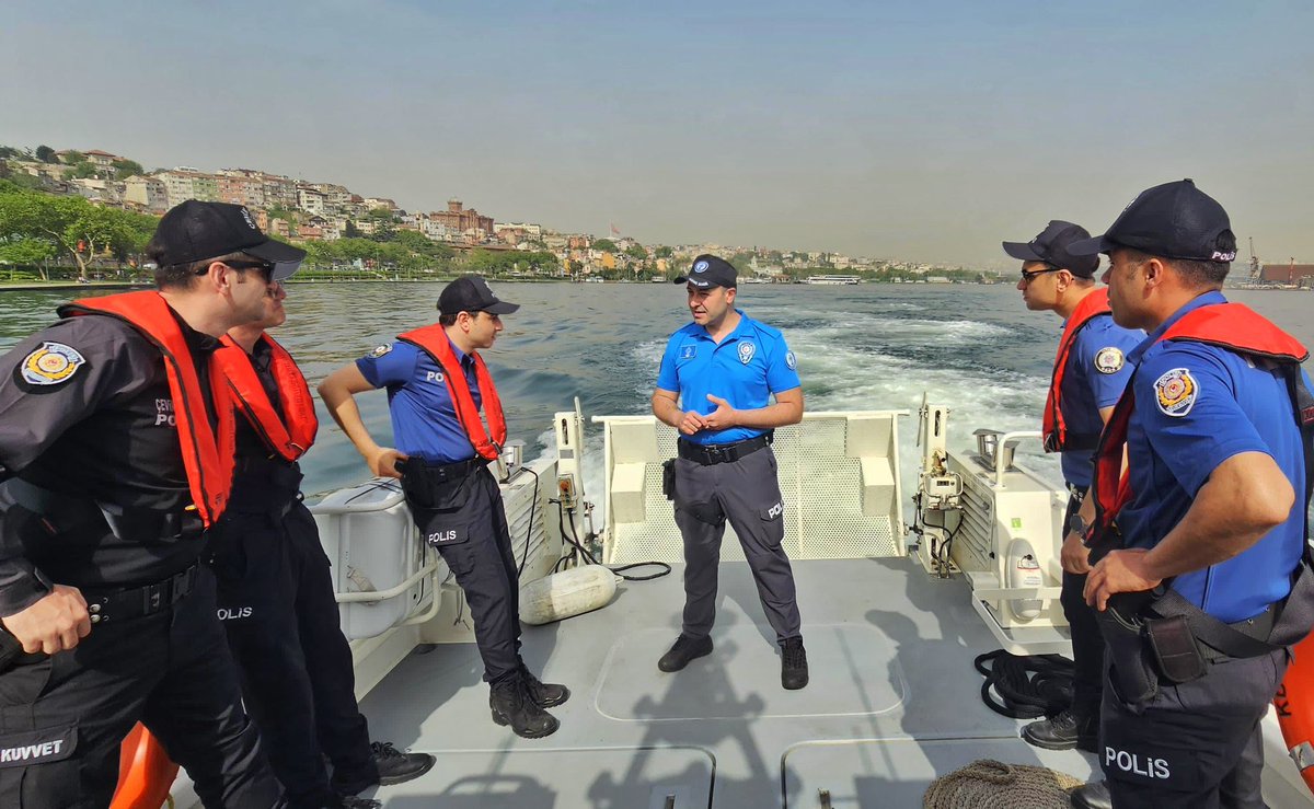 Koruma Daire Başkanlığımız tarafından düzenlenen 2024 yılı 2. Dönem Gemi Adamı Branş Temel Eğitim Kursu eğitimleri devam etmektedir.

📍İstanbul Deniz Limanı Şube Müdürlüğü 

@EmniyetGM 
@istanbul_EGM 

#KorumaDaireBaskanligi