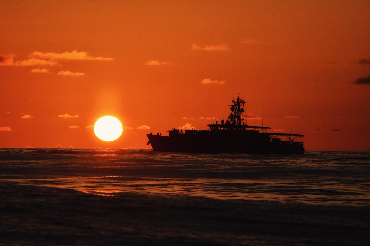 Best office views As the weekend nears, USCGC Oliver Henry sails under a blazing orange sunset north of Saipan🇲🇵, embodying the blend of duty and beauty unique to serving in the Marianas. A privilege to witness such vistas while steadfastly safeguarding these waters. #Force4Good