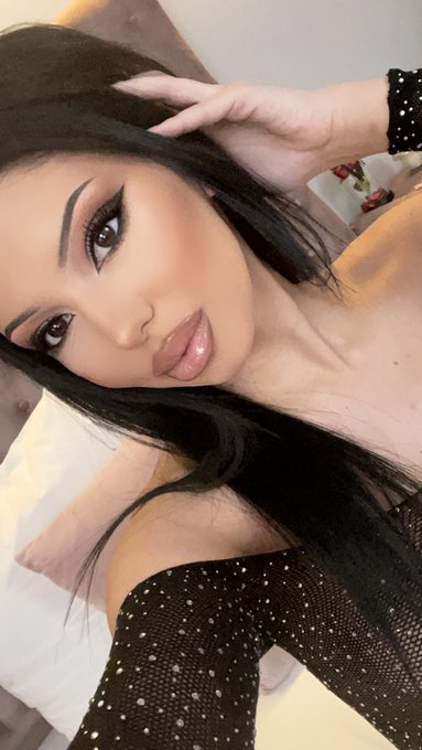 I have a thing for eye contact 😳  https://t.co/HdEo9ryoRU   #brunette #girl #beautiful #fishnets https://t<a href="/tag/brunette"class="tags"><span>#brunette</span></a><a href="/tag/beautiful"class="tags"><span>#beautiful</span></a><a href="/tag/girl"class="tags"><span>#girl</span></a><a href="/tag/fishnets"class="tags"><span>#fishnets</span></a>