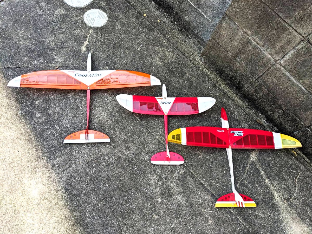 kissann1031's tweet photo. OK模型ミントシリーズのミントが完成しました。
クールミント・ミント・ムーチョミント3機体制に
だがバッテリーが無い。Amazonで購入かな
2024/4/25
#OK模型
#クールミント
#ミント
#ムーチョミント
#ラジコングライダー
#スロープグライダー
#スロープソアリング
#U100
#rcglider
#slopesoaring https://t.co/8P7Rs0vwKL