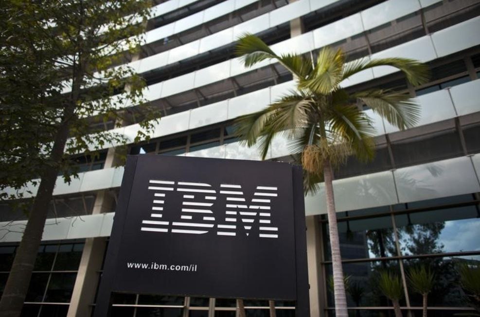 IBM, 6,4 milyar dolar değerindeki stratejik bir hamleyle HashiCorp'u satın alacağını duyurdu. Çarşamba günü açıklanan satın alma, yapay zeka (AI) uygulamalarının yol açtığı talep artışının ortasında IBM'in bulut tabanlı yazılım ürünleri portföyünü güçlendirmeyi amaçlıyor.