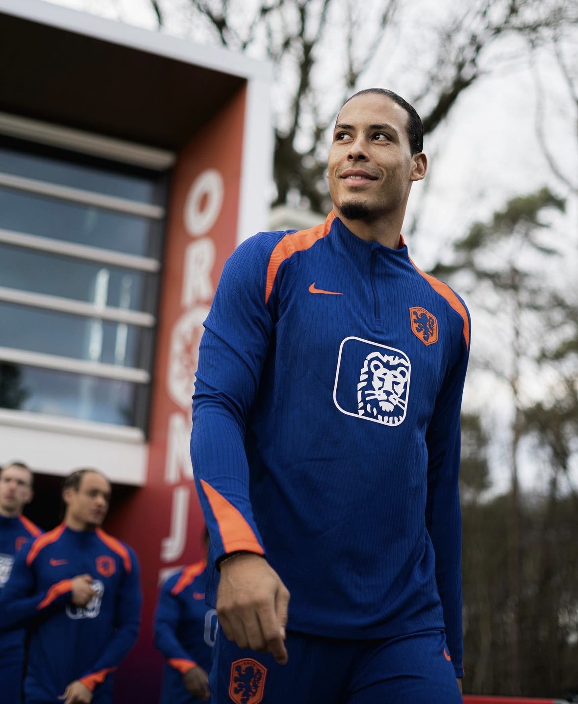 【日本未発売】オランダ代表 サッカーウェア セット Sサイズ 日本未発売】オランダ代表 サッカーウェア セット Sサイズ
